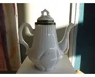Cafetière/théière ancienne en porcelaine