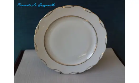 Plat en porcelaine filet or