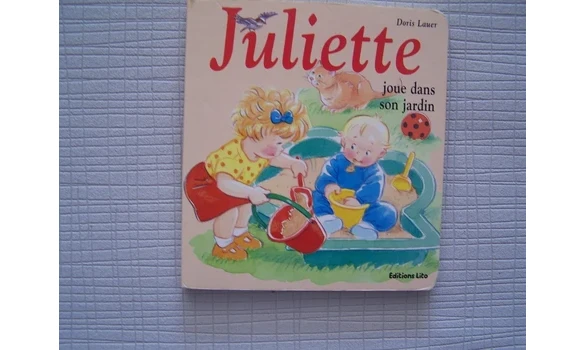 Juliette joue dans son jardin D.Lauer