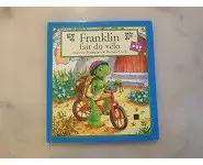 Franklin fait du vélo