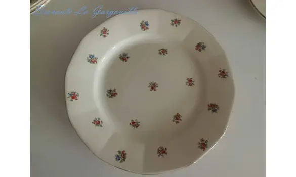 Assiettes fleurettes Digoin Sarreguemine
