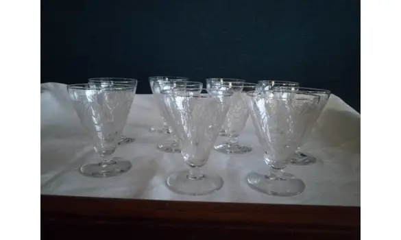 Verres à vins cristal gravé des années 2