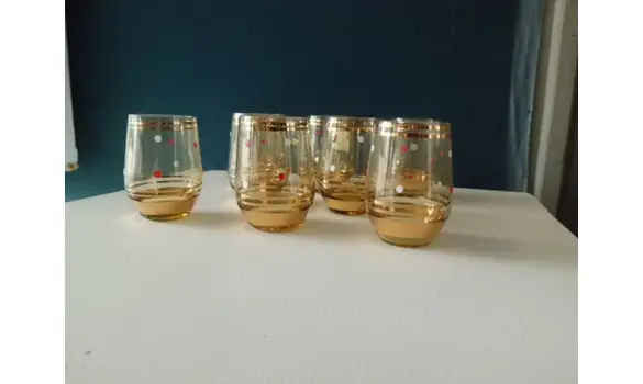 Verres à liqueur émaillés vintage