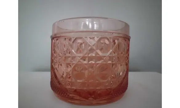 Boite en cristal moulé rose 1900