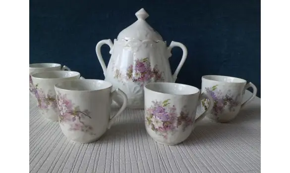 Tasses et sucrier porcelaine decor Fleur