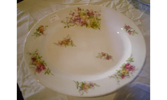 Plat ovale Porcelaine T et V Limoges