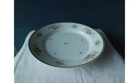 Petit plat en porcelaine J.B.T. et Cie