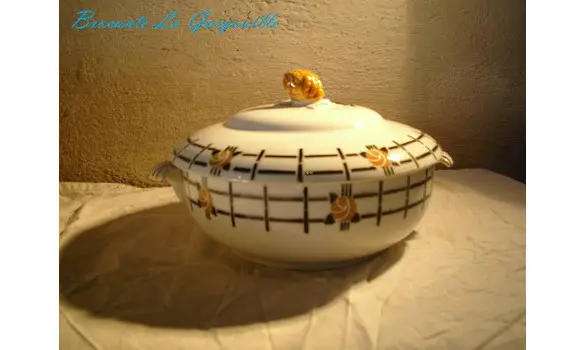 Soupière vintage St. Amand et Hamage