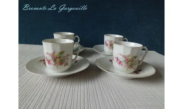 Tasses et sous-tasses en porcelaine