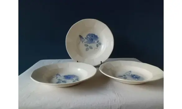 assiettes à soupe roses bleues Digoin