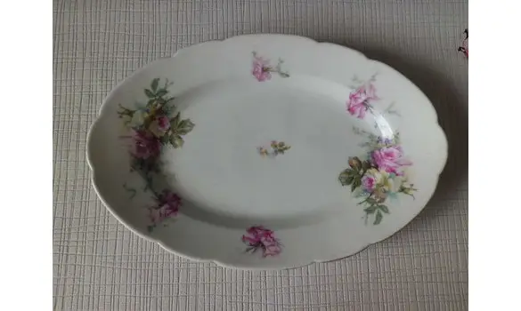 Plat ovale porcelaine décor de roses