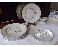 Assiettes porcelaine Limoges La Reine