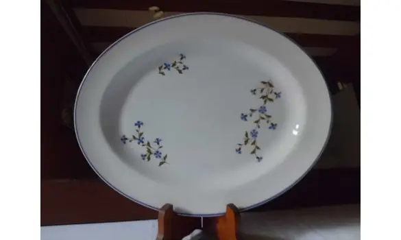 Plat oval porcelaine de Limoges-bleuets