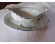 Saucière porcelaine de Limoges La reine