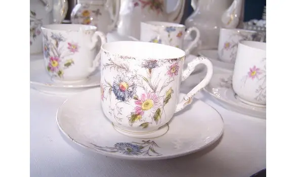 Tasses et sous-tasses style rocaille