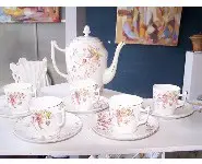 Tasses et sous-tasses style art nouveau