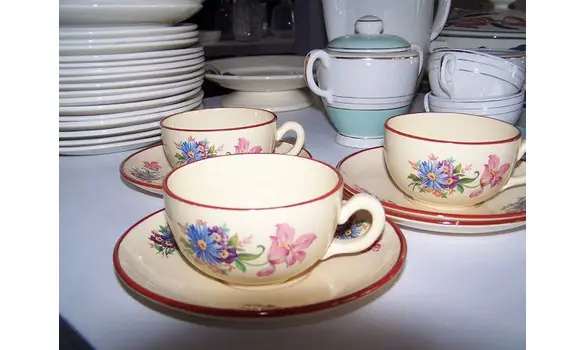 3 Tasses à thé décor à la tulipe Salins