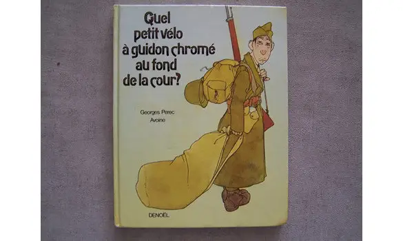 Quel vélo à guidon chromé au fond de la