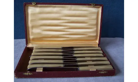 Coffret de couteaux-corne-inox