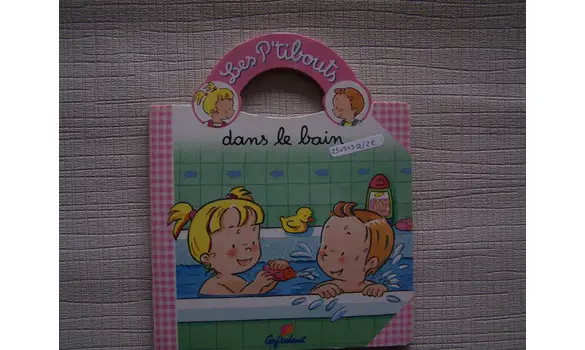 Les p'tibouts dans le bains