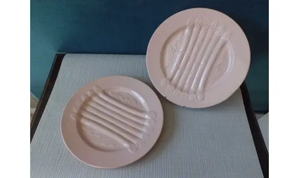 Assiettes à asperge barbotine rose