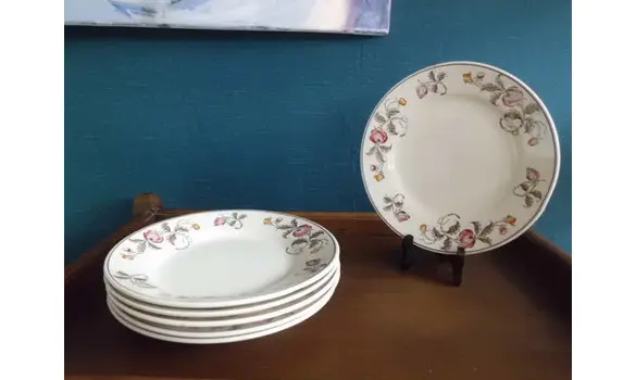 6 assiettes modèle Roseraie