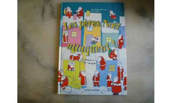 Les pères Noël attaquent